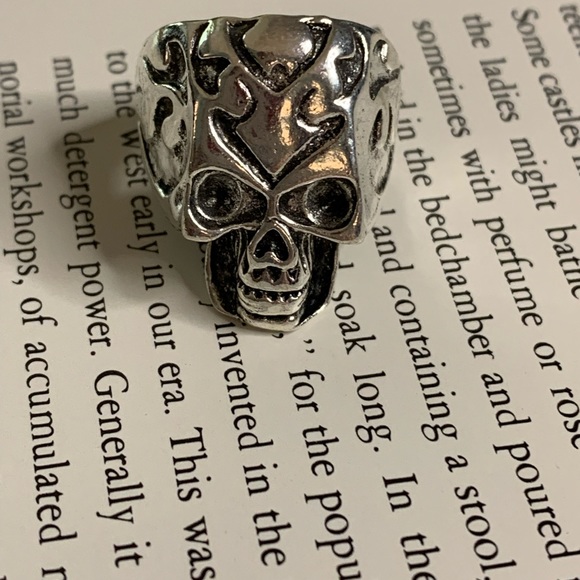 Skull ring - Picture 2 of 2